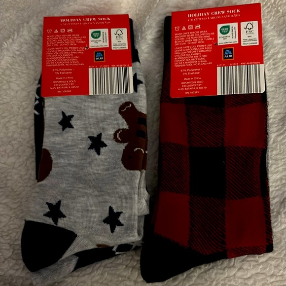 2 Pair X 2 = 4 pair Holiday Theme Crew Socks Men’s 6-12 nwt - Picture 3 of 6